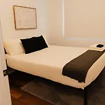 Apartment Stylish 4br Stay-prime Location - State Rep
