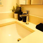 Stylish 4br Stay-prime Location - State Rep *