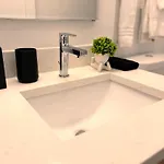 Stylish 4br Stay-prime Location - State Rep