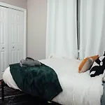 Modern & Spacious Stay By Northwestern Hospital Bronzeville