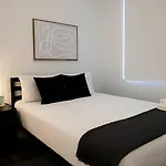 Stylish 4br Stay-prime Location - State Rep Apartment
