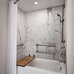 Hilton Grand Vacations Club Magnificent Mile Hotel 3*