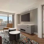 Hilton Grand Vacations Club Magnificent Mile 3*