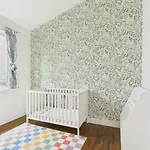 Gated Family Home With Chefs Kitchen