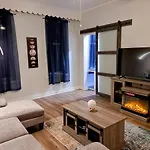 Sunny Pilsen 2 Bed 1 Bath Apt With Private Office