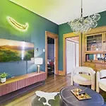 Wrigleyville Art Deco Suite