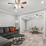 Little India Gem - Bollywood Retreat Near Markets