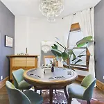Wrigleyville Art Deco Suite