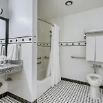 Hotel Western Downtown-river North 3*