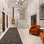 Hotel Hampton Majestic Theatre District Chicago
