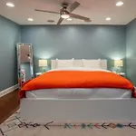 3-Story Townhome Free Parking Private Patio Washer-Dryer