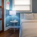 Holiday home 3-story Townhome Free Parking Private Patio Washer-dryer Chicago