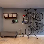 Holiday home 3-story Townhome Free Parking Private Patio Washer-dryer Chicago