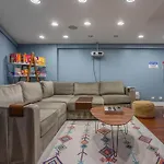 3-story Townhome Free Parking Private Patio Washer-dryer *