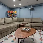 Holiday home 3-story Townhome Free Parking Private Patio Washer-dryer Chicago