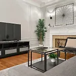 Spacious 4br Retreat - Chase E1 Apartment Chicago