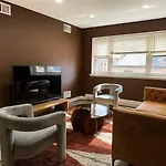 Quiet 1 Bedroom 1 Free Parking High Speed Wi-Fi