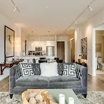 Designer 3Br With Balcony & Elevator On Clark! Apts