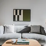 Blueground River North Balcony Pool Nr Pier Chi-1150