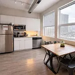 Chic South Loop 2Br Apartment With Gym And Optional Parking Near Grant Park, Mccormick Place, Museum Campus & Downtown