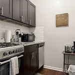 Sunlit Studio With City Charm - Lunt Studio Rep