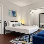 Sunlit Studio With City Charm - Lunt Studio Rep