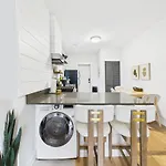 Chicago Boutique Hideaway Private Deck, Fire Pit