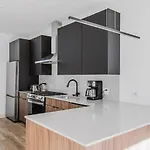 Blueground River North Balcony Pool Nr Pier Chi-1150