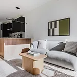 Blueground River North Balcony Pool Nr Pier Chi-1150