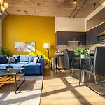 Mccormick Place 2Br Stylish Suite With Optional Parking And Gym For Up To 8 Guests Near Soldier Field And Grant Park