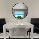 Cozy 1Br Apt Near Dining & Shops - Kimball C2