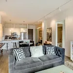 Designer 3Br With Balcony & Elevator On Clark! Apts