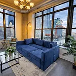 Mccormick Place Stylish Corner Suite With Optional Parking And Gym Access Sleep 6 In South Loop Chicago