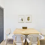 Chicago Boutique Hideaway Private Deck, Fire Pit