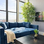 Skyline 2Br In South Loop Chicago With Optional Parking & Gym Access Near Mccormick Place, Soldier Field And Lakefront