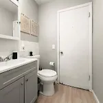Cozy 1br Near Dining & Shops - Kimball C2