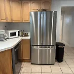 The Wrigleyville Deluxe -Steps From Wrigley Sleeps 10