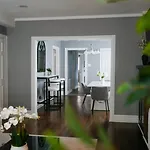 2Br W/ Workspace - Coffee Bar - Near Transit