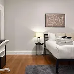 Spacious 4br Retreat - Chase E1 * Chicago