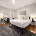 Spacious 4br Retreat - Chase E1 * Chicago