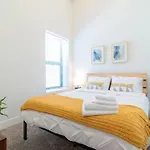 Mccormick Place 420 Friendly 3br In Downtown With Optional Parking Sleeps 8 Guests Near Soldier Field, Grant Park And Lakefront Trail Chicago