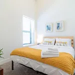 Apartment Mccormick Place 420 Friendly 3br In Downtown With Optional Parking Sleeps 8 Guests Near Soldier Field, Grant Park And Lakefront Trail Chicago