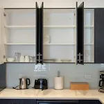 Mccormick Place 420 Friendly 3br In Downtown With Optional Parking Sleeps 8 Guests Near Soldier Field, Grant Park And Lakefront Trail *