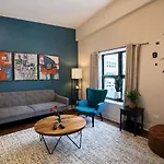 Mccormick Place 420 Friendly 3br In Downtown With Optional Parking Sleeps 8 Guests Near Soldier Field, Grant Park And Lakefront Trail Chicago