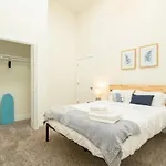 Mccormick Place 420 Friendly 3br In Downtown With Optional Parking Sleeps 8 Guests Near Soldier Field, Grant Park And Lakefront Trail Chicago