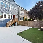 Beautiful Rental Unit In Chicago