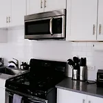 Sleeps 22 • Modern Multi-Unit • Gym • Workspaces