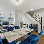 River West Modern 4-Bd Home With Patio & Balcony