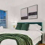 Steps From Wrigley Field And Lake Michigan