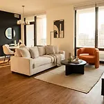 Boulevard Stays Just 5 Minutes From Magnificent Mile And River North 06